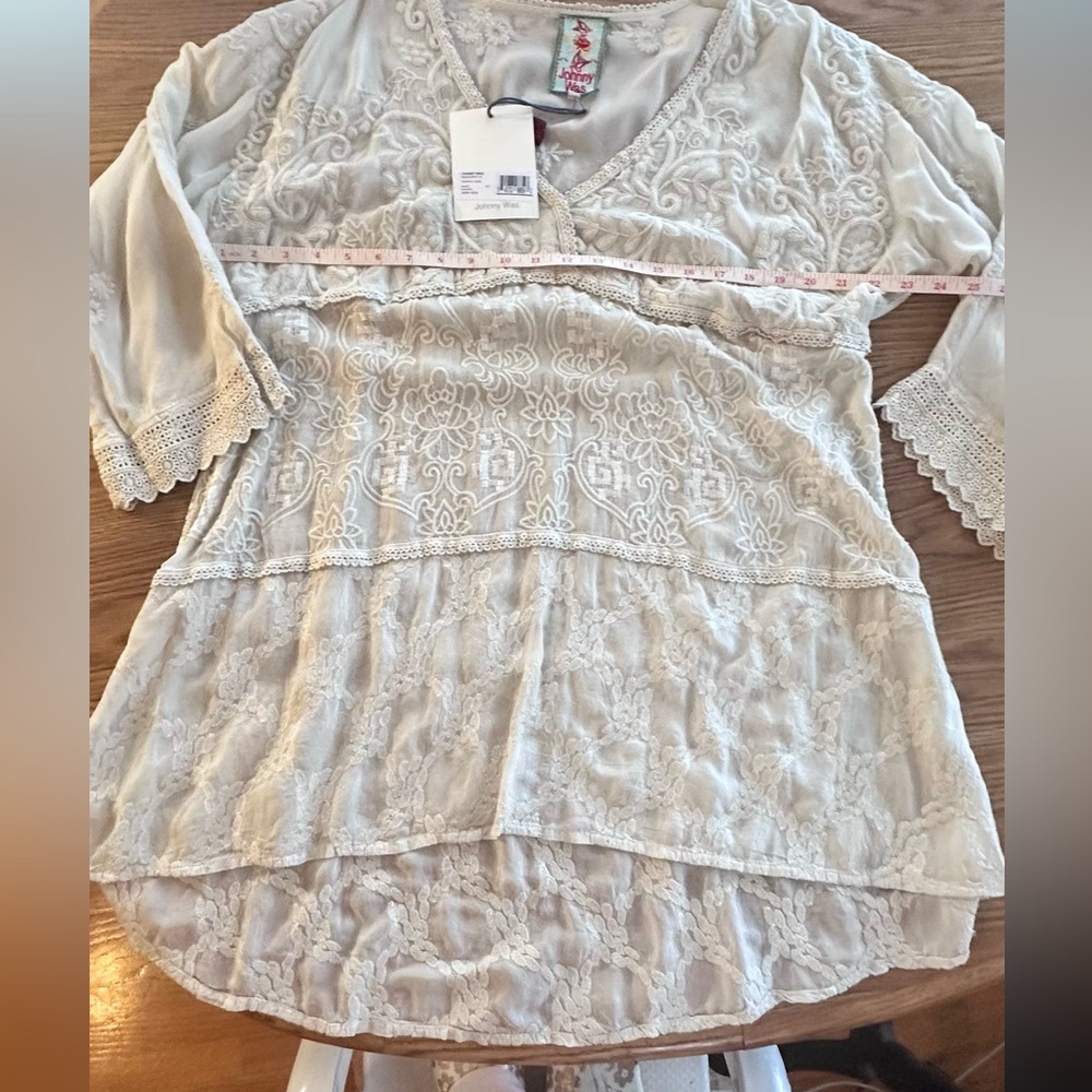 Johnny Was Cream Embroidered XL Tunic, 23” pit to pit, V neck, 30”L in front NWT